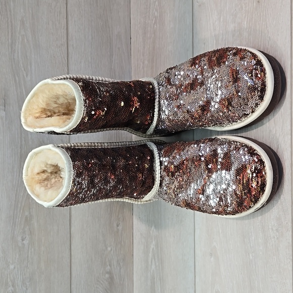 Ugg Australia Women 3353 Sequin-Embellished Sheepskin Boots Shoes Sz 8 - Picture 3 of 12